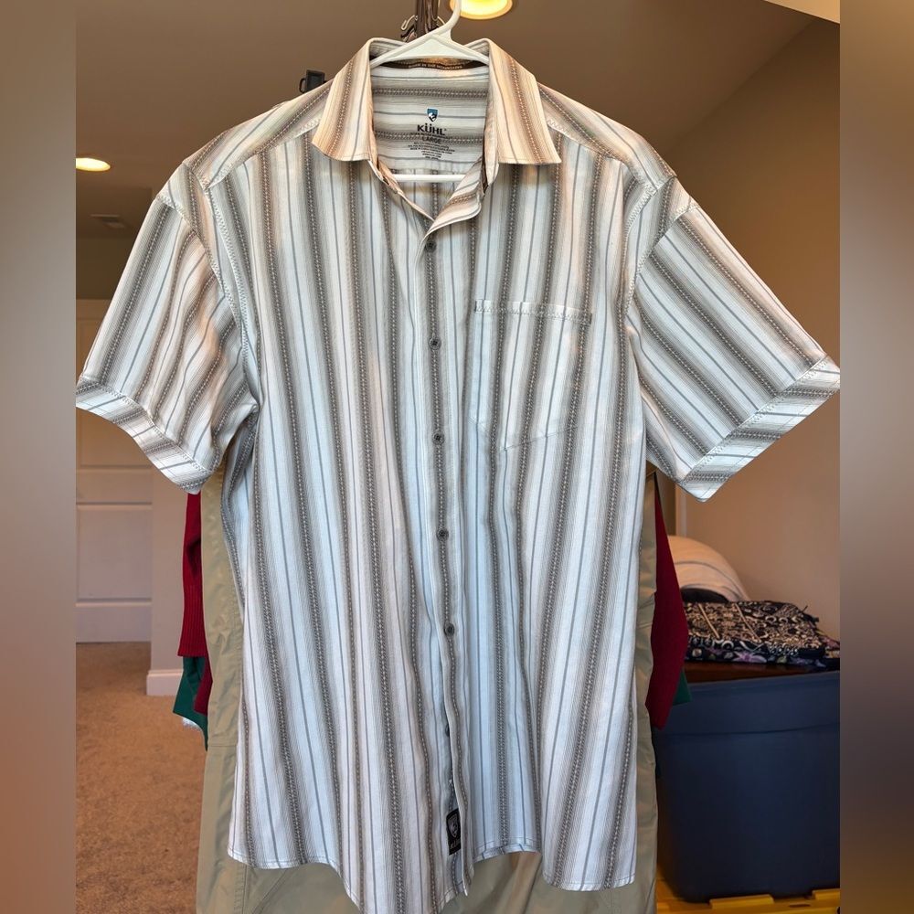 Kuhl men’s off-white and khaki striped short sleeve button-down shirt size large